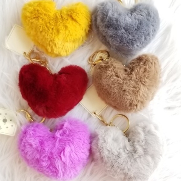 KEYCHAIN Heart shaped Faux Fur - Picture 3 of 3